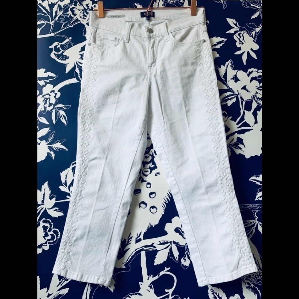 NYDJ Alina Capri White Embroidered Jeans Size 4